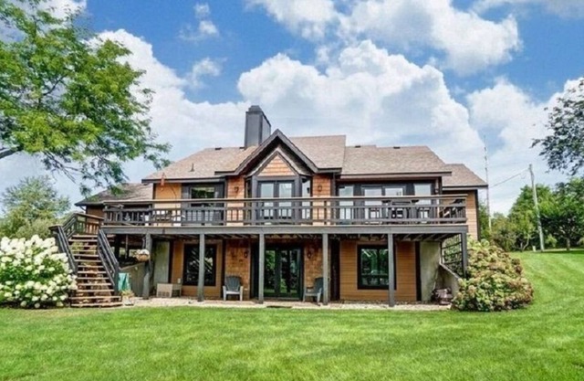 Beautiful 3BR Snow Lake home W/WiFi, Large Deck & Private Dock.