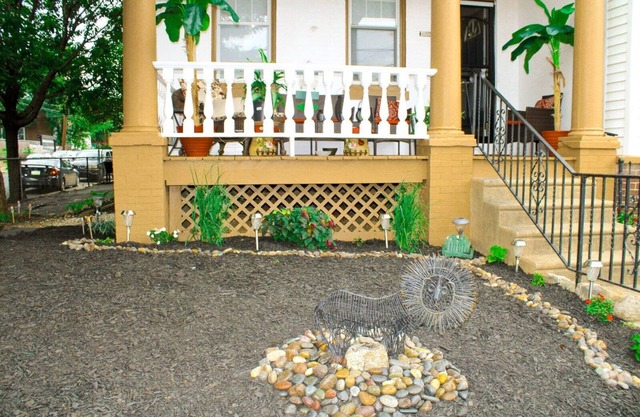 Beautiful 4 bedroom located in OLNEY . Close to shopping and transportation.