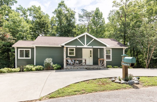 Beautiful 4 Bedroom Mountain Home at The Rock Golf Club & Resort