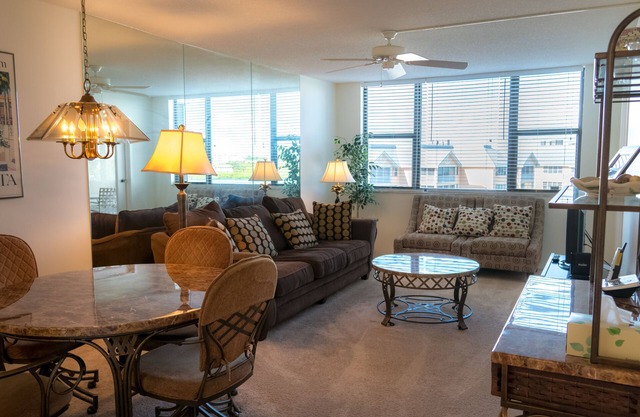 Beautiful 6th Floor One Bedroom Condo Overlooking the Bay