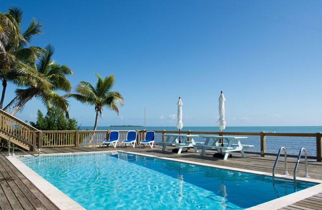 Beautiful 7 BR estate in Islamorada, FL keys, with pool, dockage, & sandy beach!