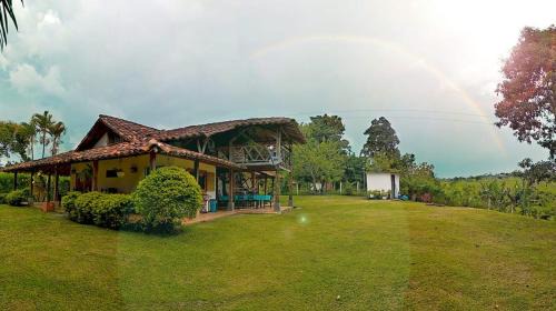 Beautiful and comfortable estate for 10 people from 450,000