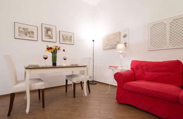 Beautiful and comfortable apartment in the center close to S.Peter square