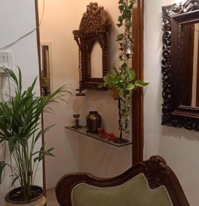 Beautiful and cosy 2 bhk flat near airport