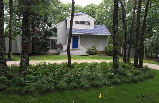 Beautiful and sunny 2 story house in the Northwest Woods