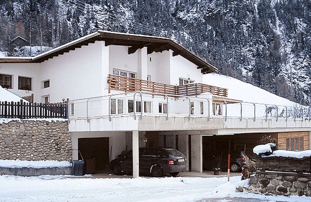 Beautiful apartment for 5 guests with WIFI, TV and balcony