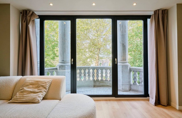 Beautiful apartment with 2 bedrooms & parking