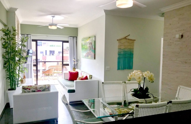 BEAUTIFUL APARTMENT-ENSEADA GUARUJÁ-COND FACING THE SEA-3 BEDROOMS-2 SUITES-AIR-2 GARAGES-POOL