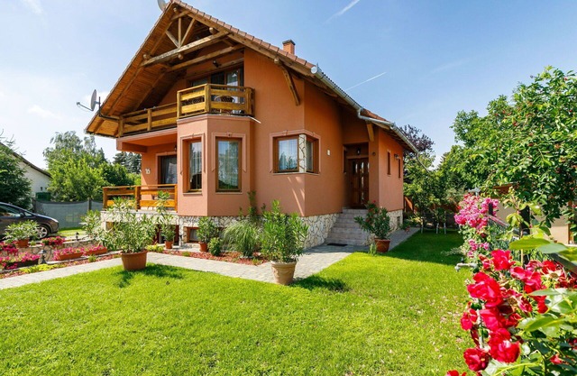 Beautiful apartment for 6 people with WIFI, A/C, TV, patio and parking