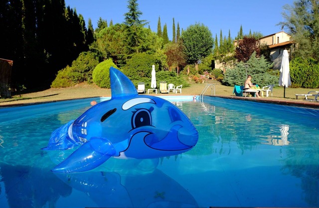 Beautiful apartment for 4 people with WIFI, pool, TV, patio and pets allowed, close to San Gimig.