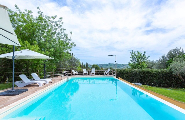 Beautiful apartment in villa for 12 people with WIFI, pool, TV, patio and pets allowed