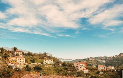 Beautiful Apartment In Pitelli -Sp-