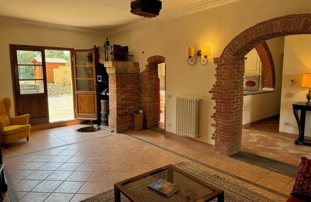 Beautiful apartment on the ground floor with pool, private terrace on a Tuscan hill