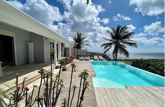 Beautiful architect in an exceptional villa with a sea view 180 °