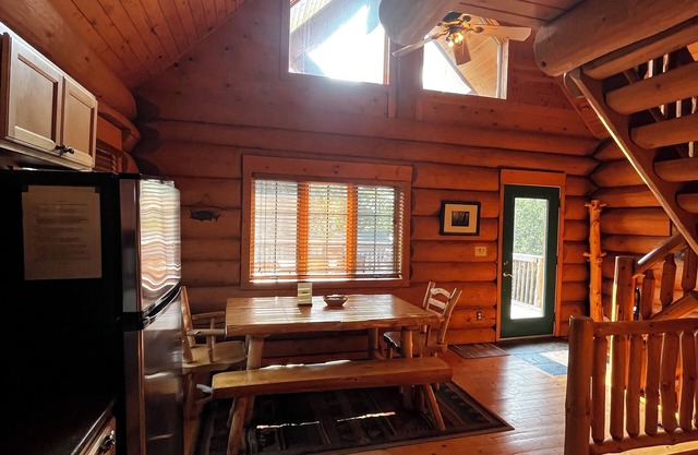 Beautiful Black Bear Log Cabin ON Mille Lacs Lake