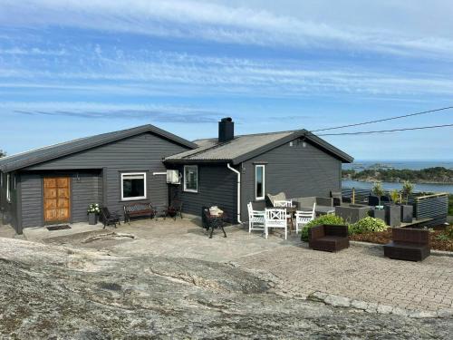 Beautiful Cabin With Ocean View In Lyngmyr