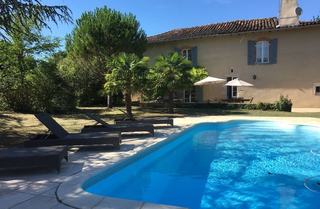 Beautiful Cottage * on the bank of the river Tarn - 6/7 people. Pool .