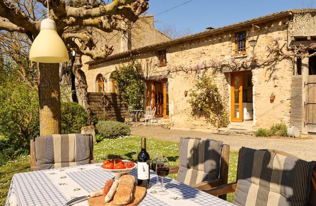 Beautiful cottage for 4, with shared pool near Carcassonne