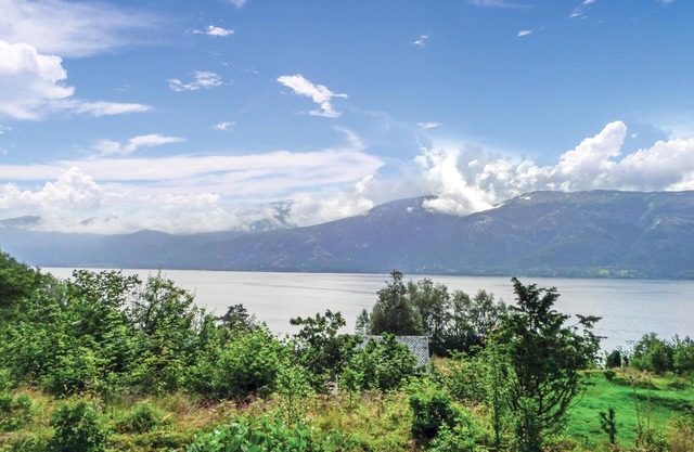 Beautiful cottage in the middle of the picturesque Hardangerfjord, on the island Varaldsøy.