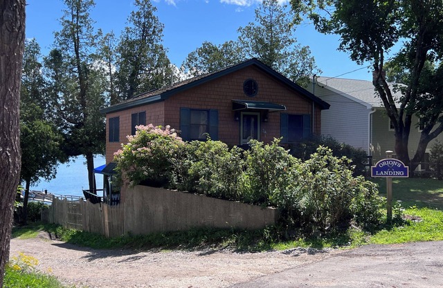 Beautiful Cottage located on the Shore of Quahog Bay - Spacious deck and includes a private dock