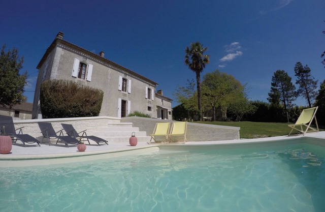 BEAUTIFUL COUNTRY HOUSE (7ha) WITH PRIVATE HEATED POOL