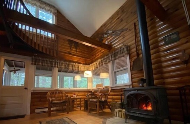 Beautiful Cozy Cabin Retreat near Ossipee Lake!