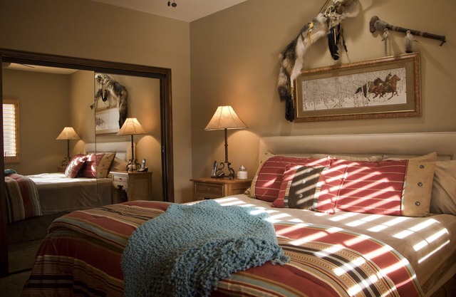 Beautiful end unit with mountain view!