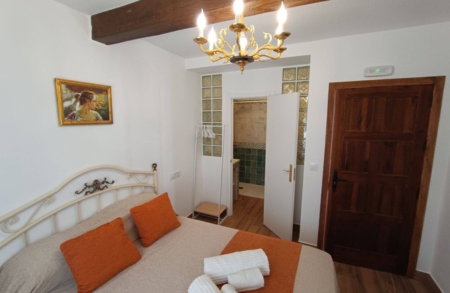 BEAUTIFUL DOUBLE ROOM LOCATED OFF POOL TERRACE