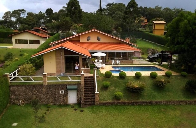 BEAUTIFUL FARM IN GATED COMMUNITY - IBIUNA SP - 70KM FROM SP 12 PEOPLE