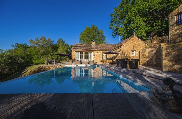 Beautiful villa for 8 people with private pool