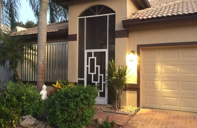 Beautiful furnished 3 BR family home, pool, private, all amenities, clubhouse