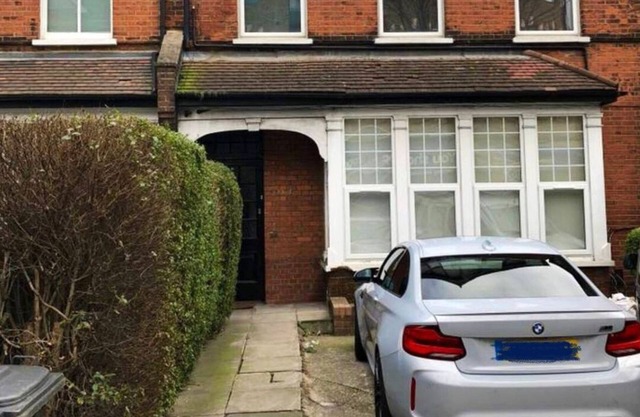 Beautiful Ground Floor Flat on the Outskirts of London