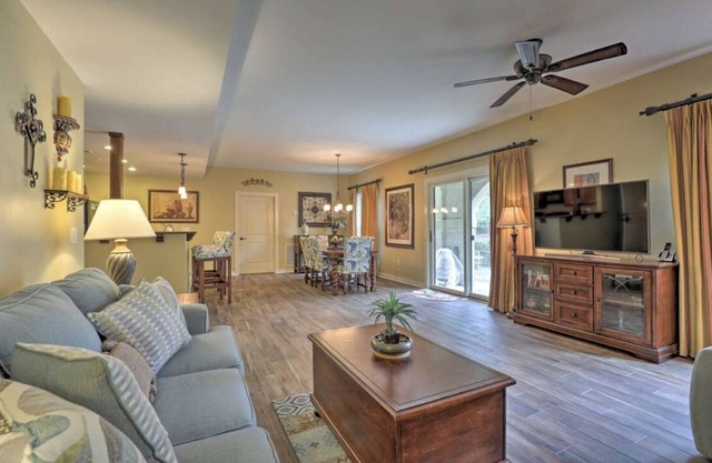 Beautiful GROUND FLOOR 2 Bedroom Relaxing Oasis w Private Veranda