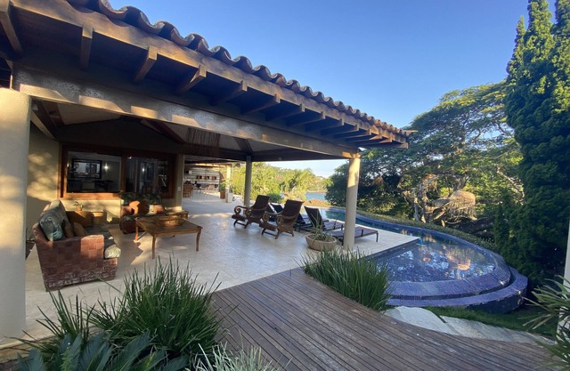 Beautiful house in Búzios, on Ferradura beach, 6 suites, swimming pool and gourmet space.