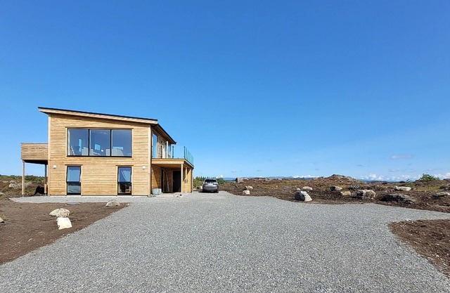 Beautiful home in Bremnes with WiFi