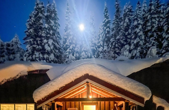 Beautiful home in Gjøra with WiFi