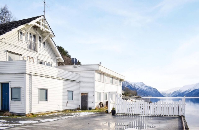 Beautiful home in Hovland with kitchen