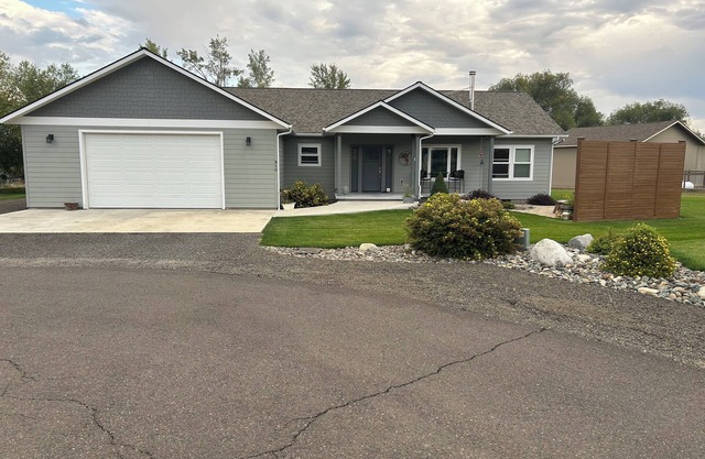 beautiful home in joseph, amazing mountain views, pet friendly