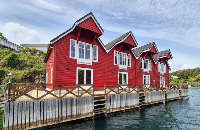 Beautiful home in Lepsøy with WiFi