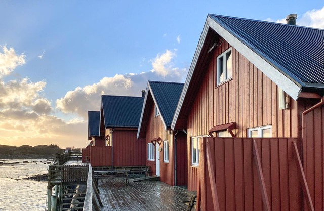 Beautiful home in Offersøy with kitchen