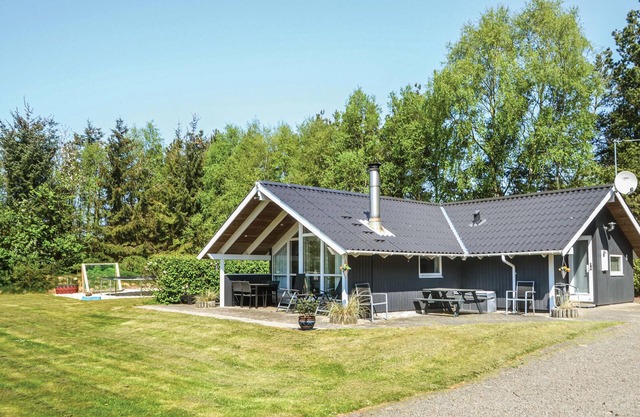 Beautiful home in Oksbøl with sauna