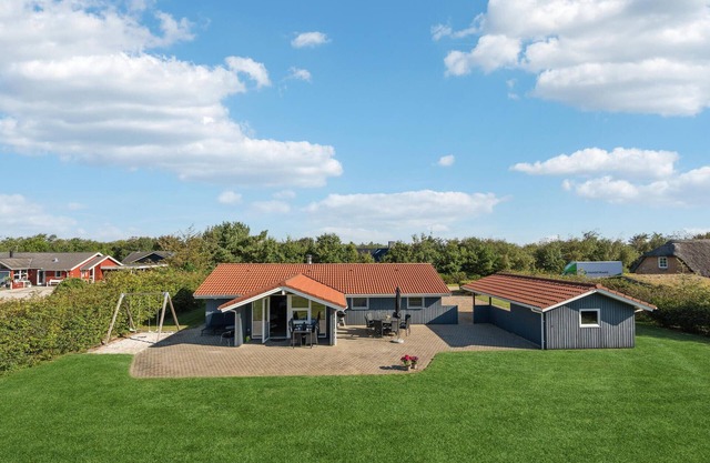 Beautiful home in Tarm with kitchen