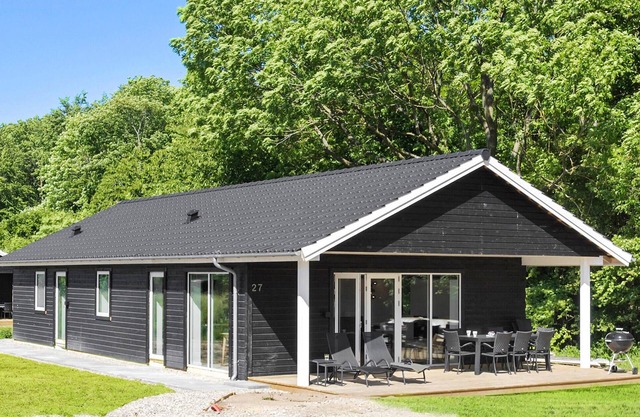 Beautiful home in Tranekær with WiFi