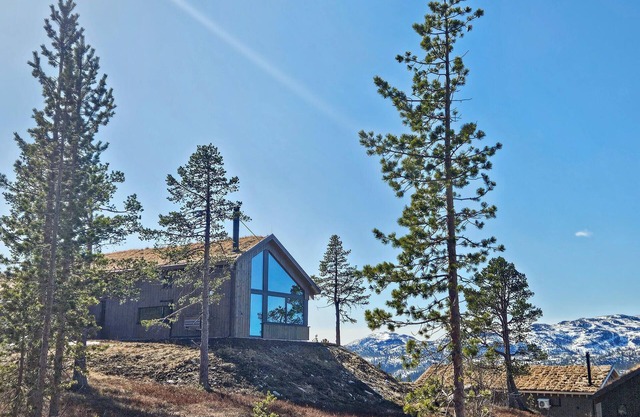 Beautiful home in Tuddal with WiFi