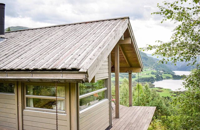 Beautiful home in Vossestrand with WiFi