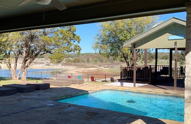 Beautiful home on Lake Belton with Private Pool and Pavilion