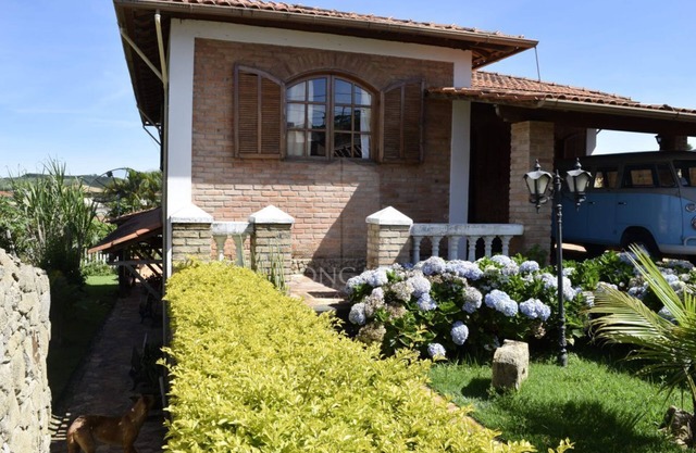 Beautiful house with large area, barbecue and wood stove