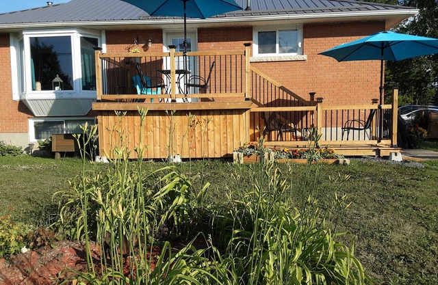 Beautiful House 10 Minutes driving to Queen's and Downtown Kingston