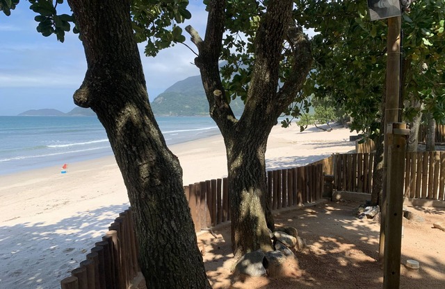 Beautiful house on the beach in Guaecá