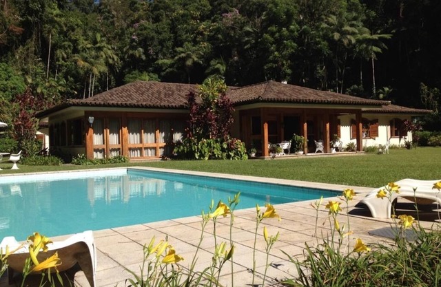 Beautiful house in Teresópolis, great location and lawn in the mountains